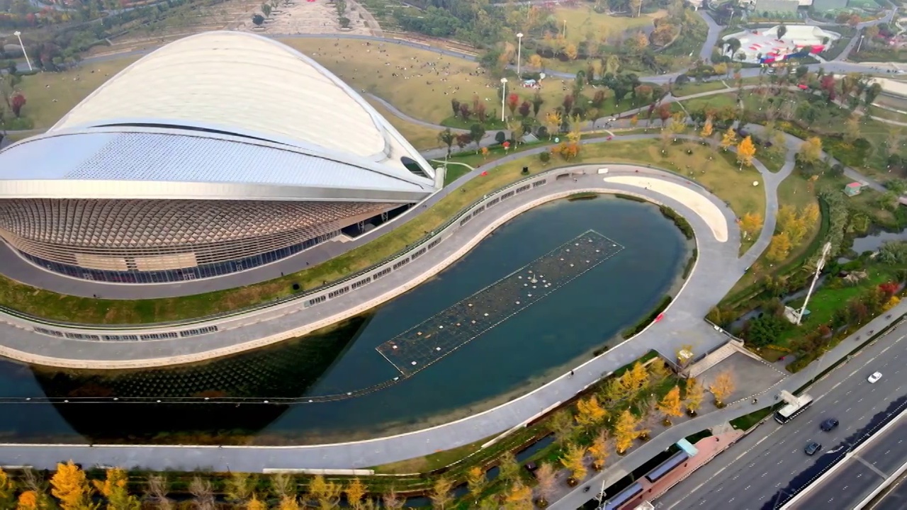 中国成都金牛区地标建筑晚霞露天音乐公园全景航拍视频素材