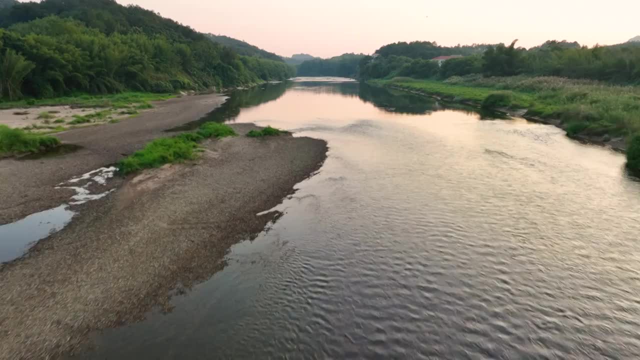 4K行破桂平石表山第一淡水沙滩一镜到底视频素材