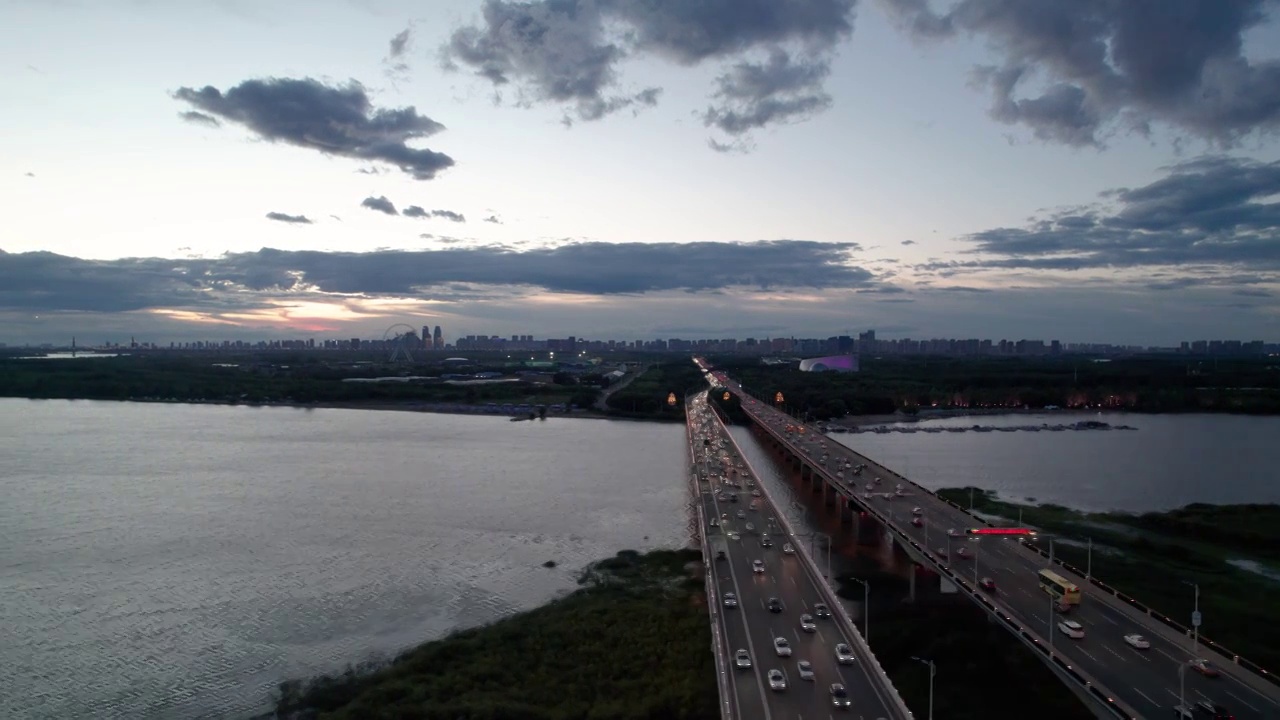 哈尔滨公路大桥城市夜景风光航拍视频素材