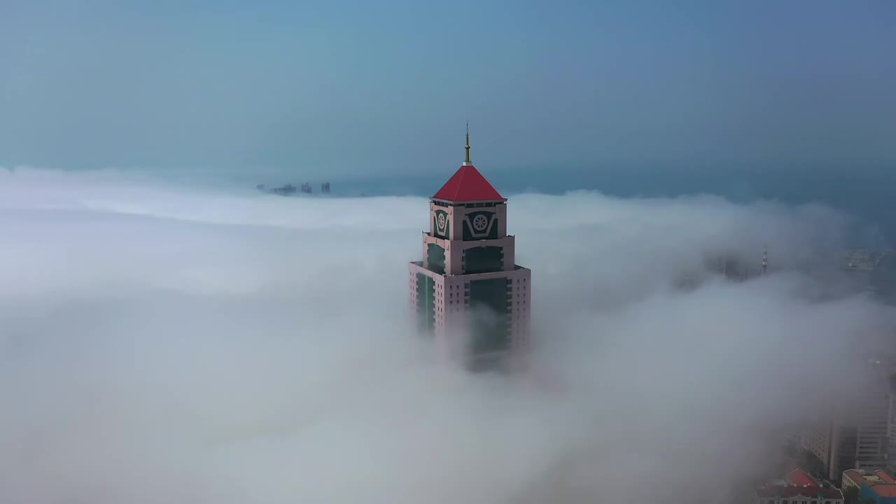 青岛老城区平流雾航拍视频素材