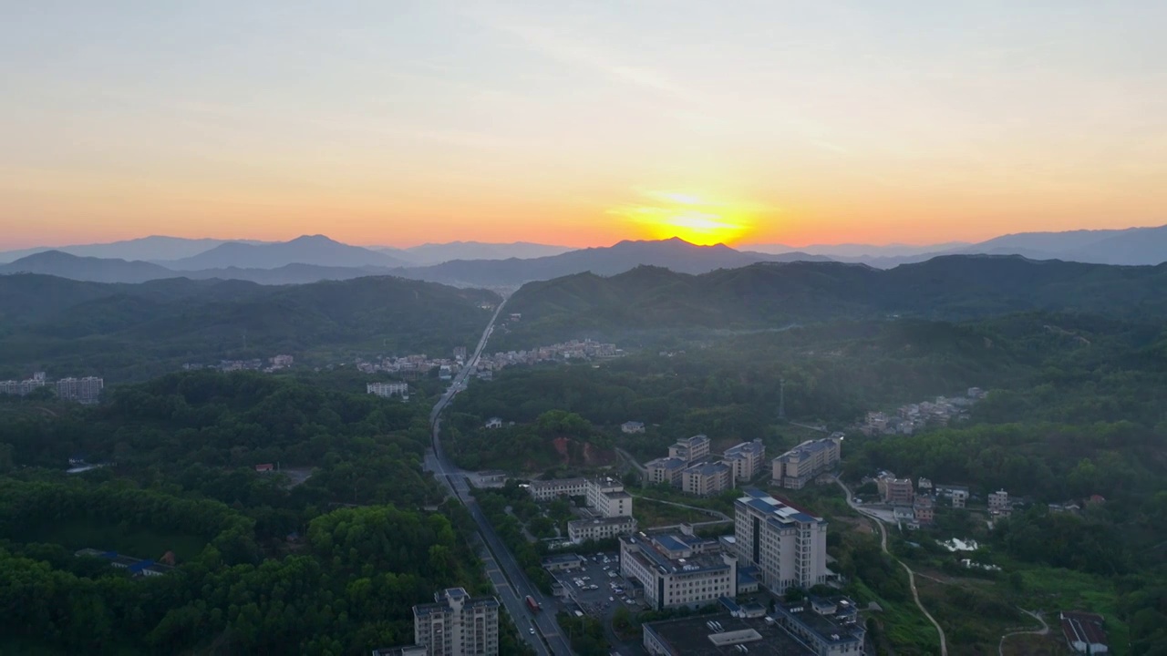 揭西县中医院航拍日落群山峻岭绿水青山视频素材