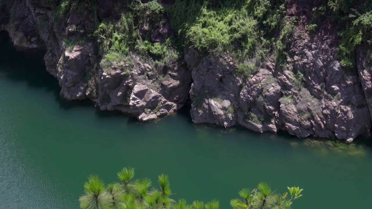 水源水资源绿水青山绿色碧波荡漾环境自然视频素材