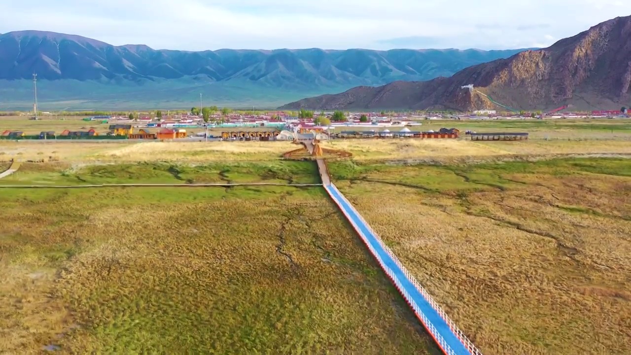 航拍4K ：新疆哈密  巴里坤 高家湖 湖泊 湿地 草原风光视频素材