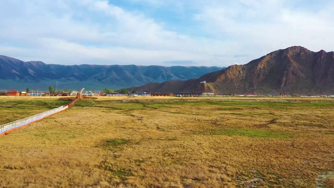 航拍4K ：新疆哈密  巴里坤 高家湖 湖泊 湿地 草原风光视频素材