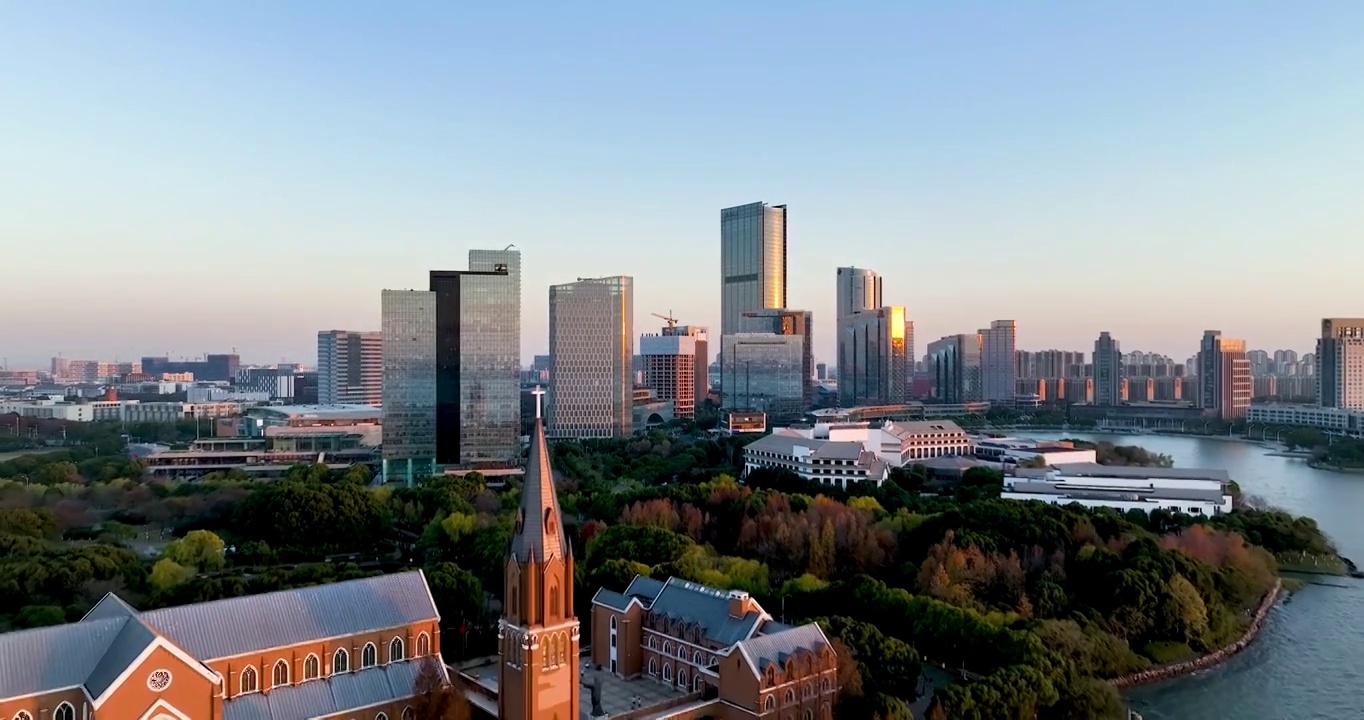 江苏苏州独墅湖景区航拍，独墅湖教堂及月亮湾视频素材