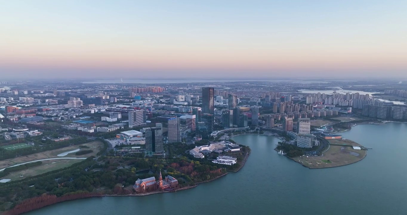 江苏苏州独墅湖景区航拍，独墅湖教堂及月亮湾视频素材