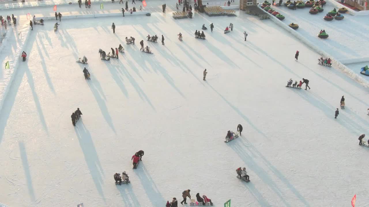 冰雪乐园 游乐园 哈尔滨松花江冰雪嘉年华视频素材