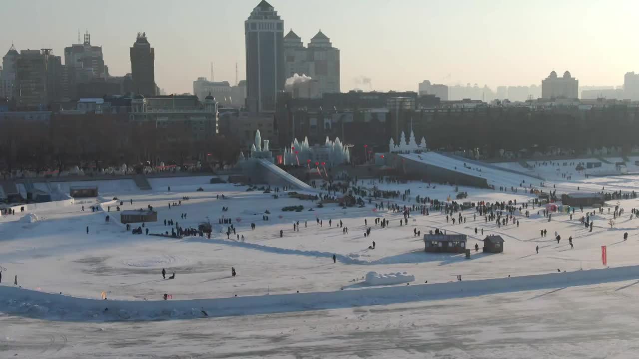 冰雪乐园 游乐园 哈尔滨松花江冰雪嘉年华视频素材