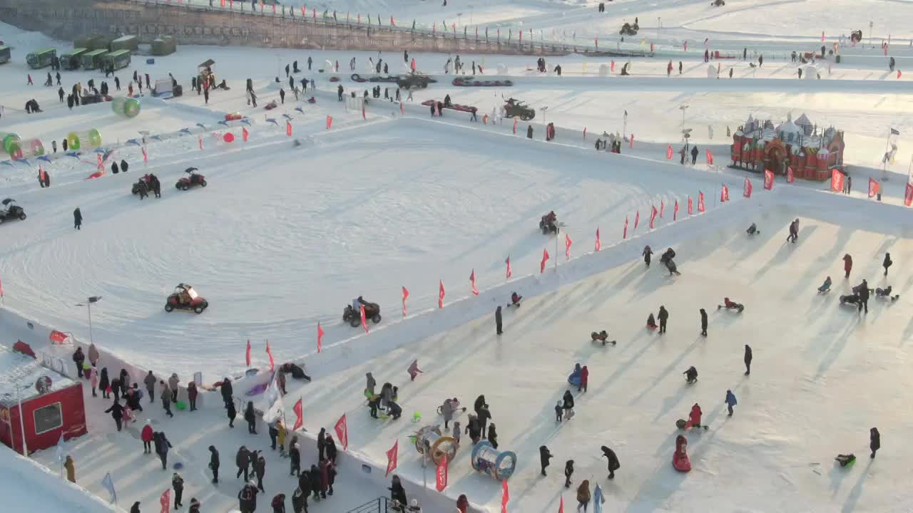 冰雪乐园 游乐园 哈尔滨松花江冰雪嘉年华视频素材