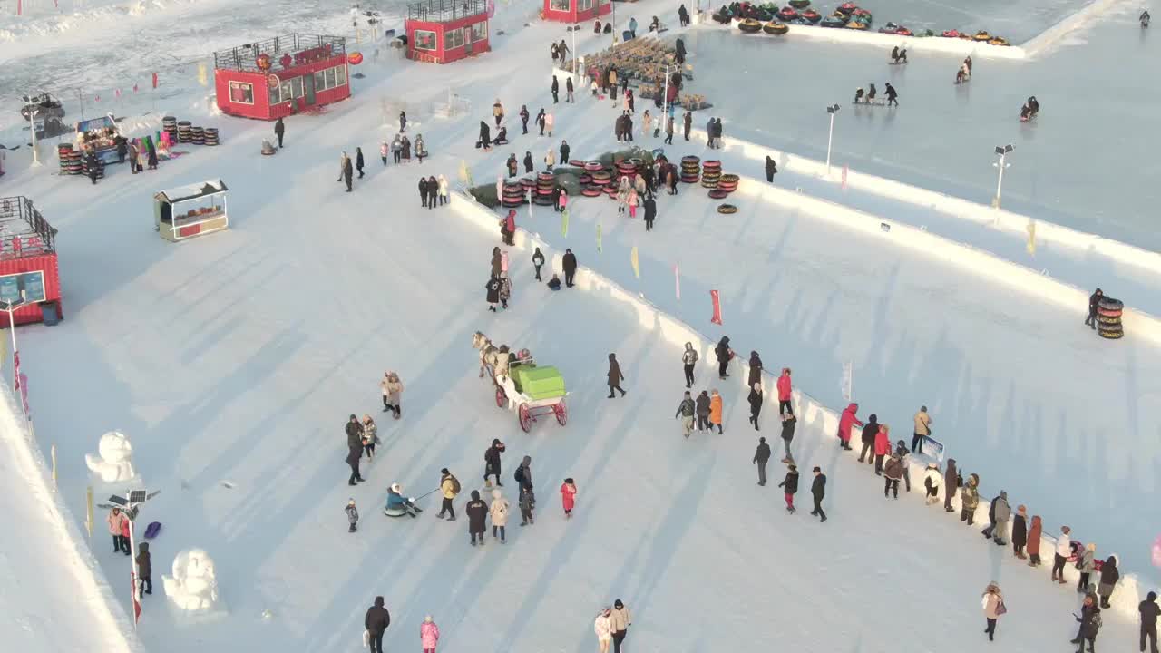 冰雪乐园 游乐园 哈尔滨松花江冰雪嘉年华视频素材