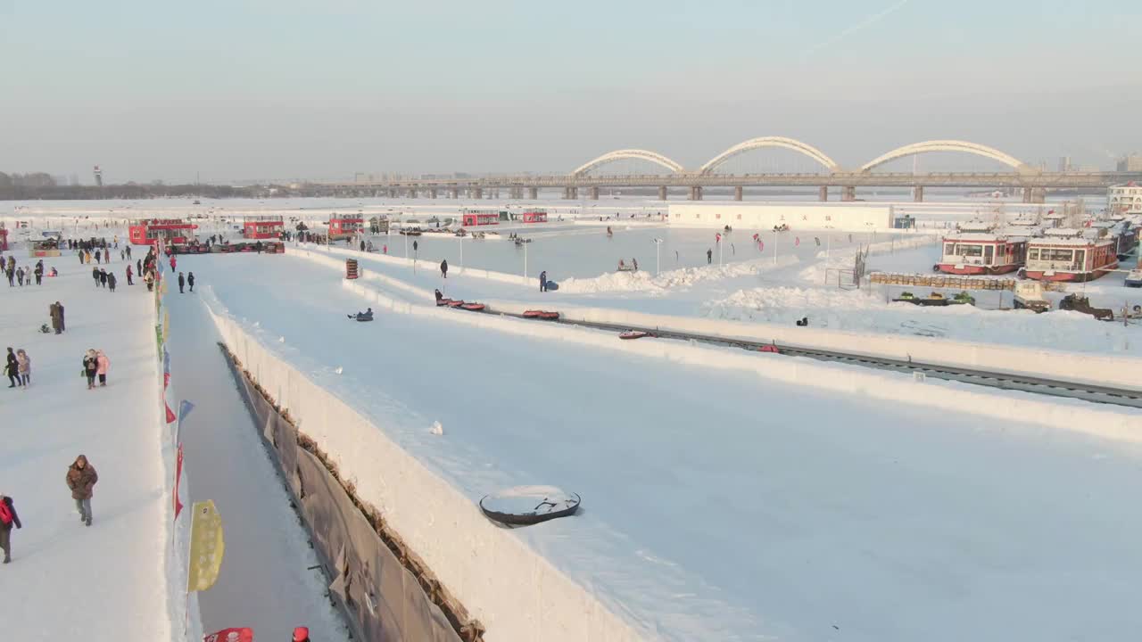 冰雪乐园 游乐园 哈尔滨松花江冰雪嘉年华视频素材