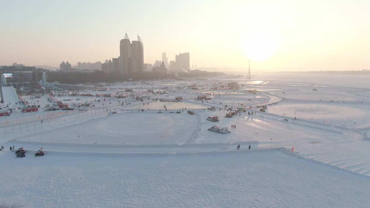 冰雪乐园 游乐园 哈尔滨松花江冰雪嘉年华视频素材