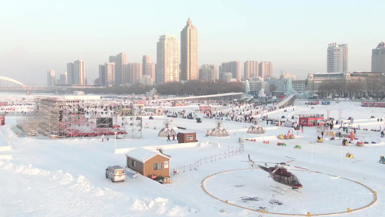 冰雪乐园 游乐园 哈尔滨松花江冰雪嘉年华视频素材