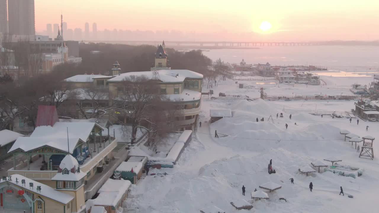 冰雪乐园 游乐园 哈尔滨松花江冰雪嘉年华视频素材