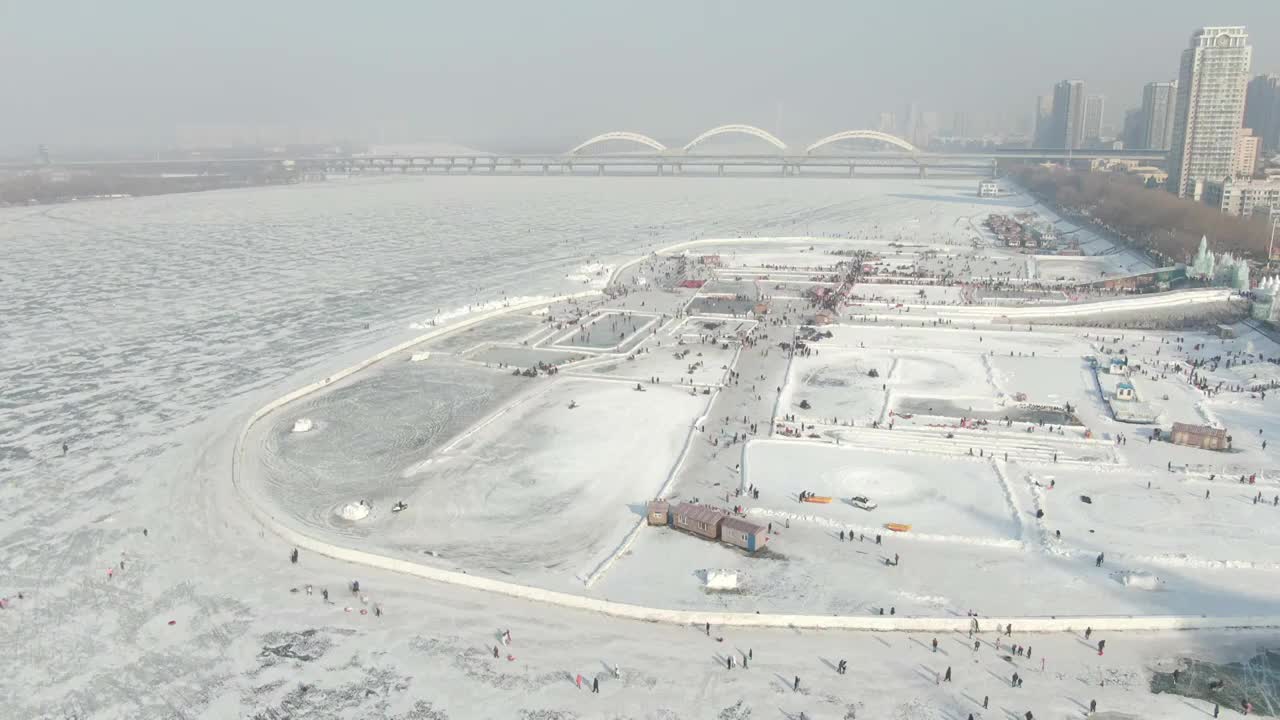 冰雪乐园 游乐园 哈尔滨松花江冰雪嘉年华视频素材