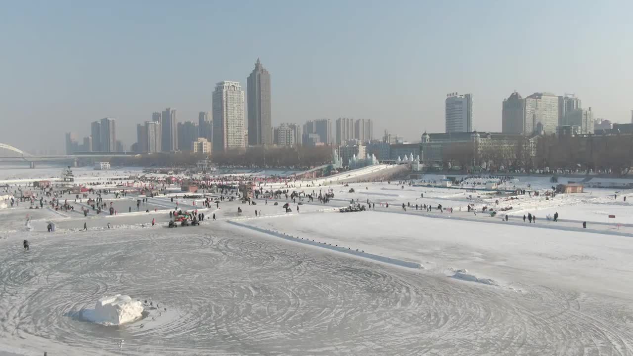 冰雪乐园 游乐园 哈尔滨松花江冰雪嘉年华视频素材