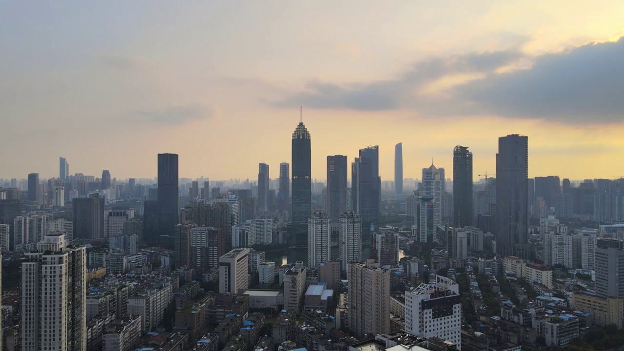 航拍城市天际线高楼群夕阳晚霞天空视频素材