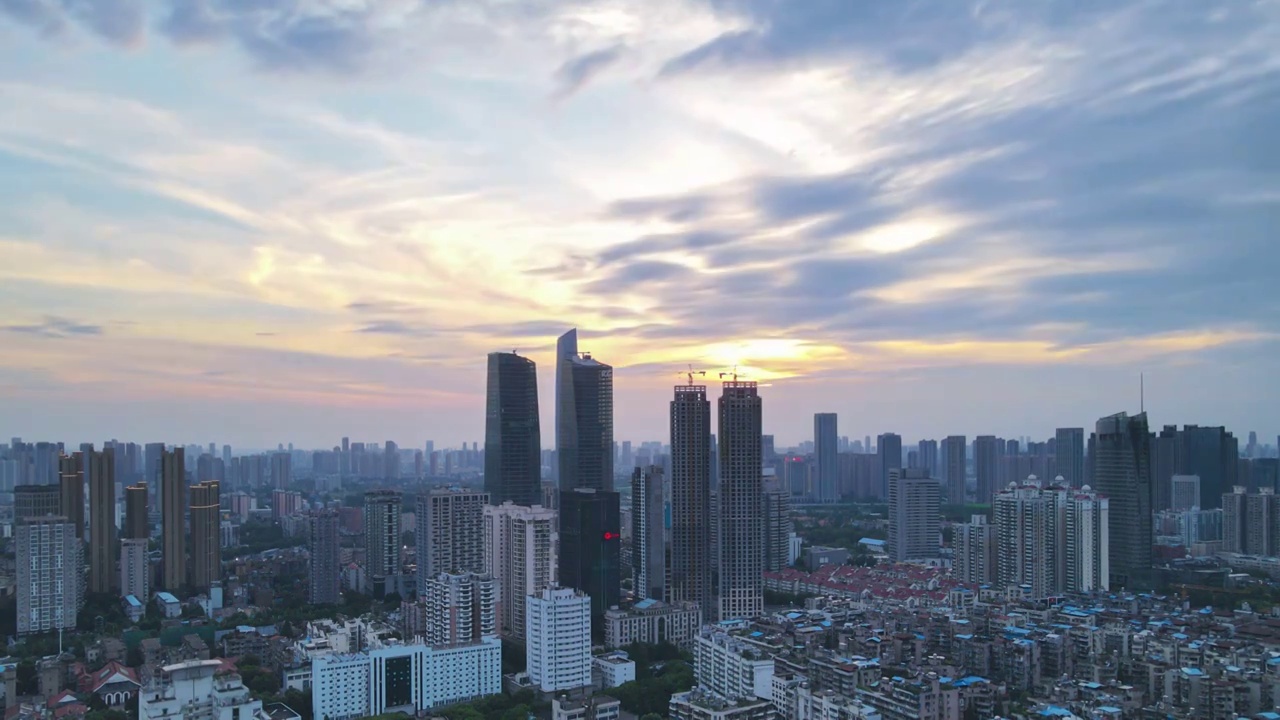 延时摄影航拍城市夕阳晚霞落日天空视频素材