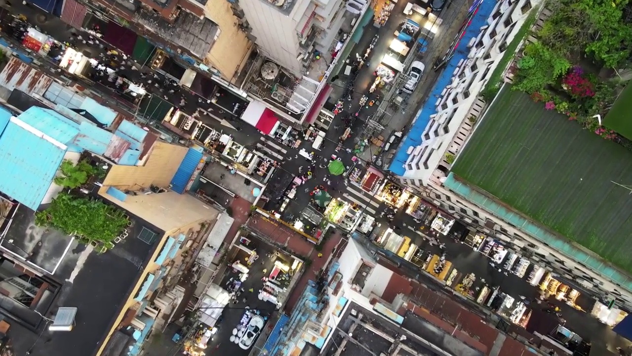 航拍城市熙熙攘攘的集市夜市街景视频素材