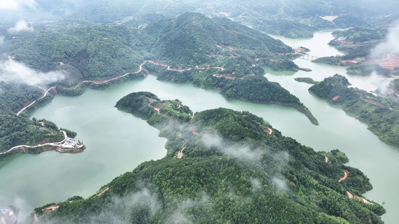 水库航拍大坝青山绿水清晨云雾缭绕湖泊乡村视频素材