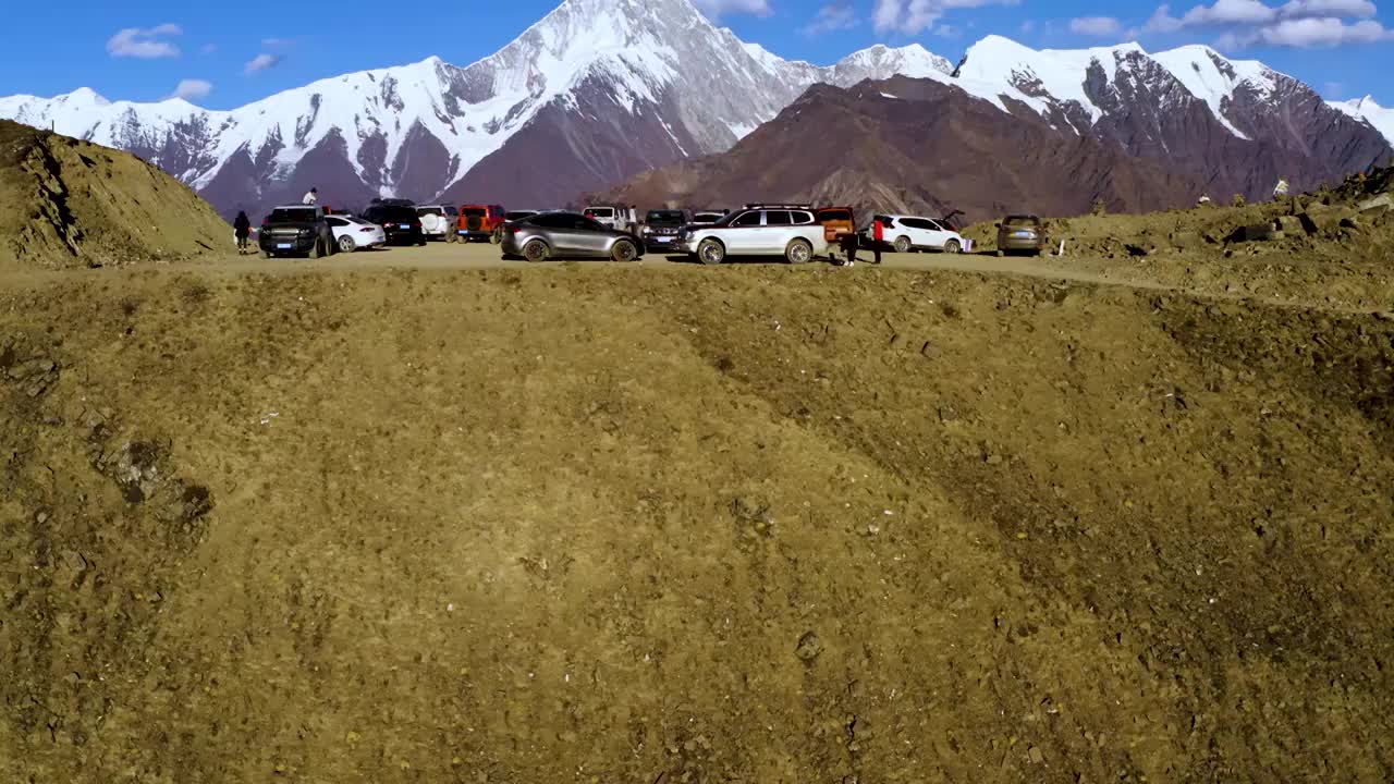 航拍川西蜀山之巅贡嘎群峰视频素材