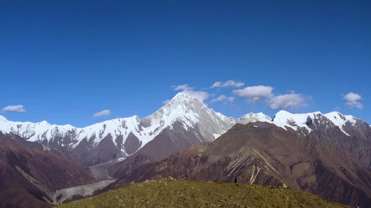 航拍川西蜀山之巅贡嘎群峰视频素材