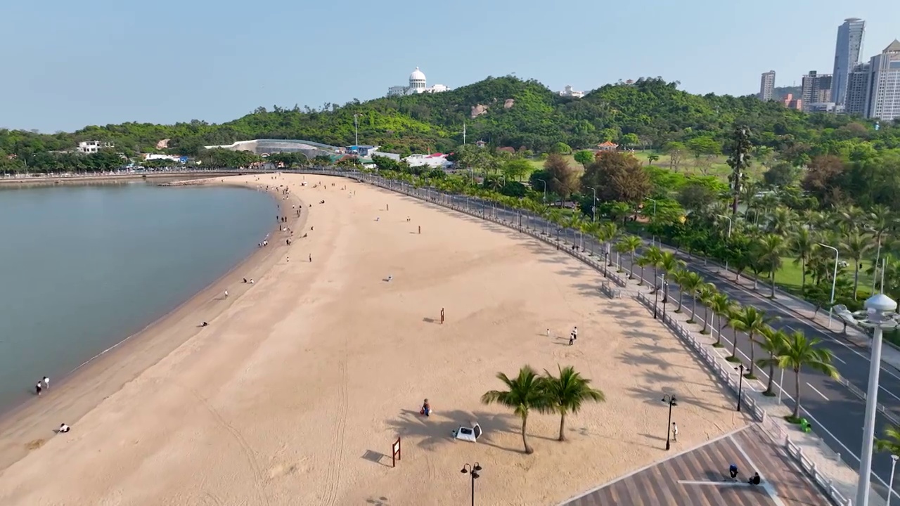 航拍空中鸟瞰珠海海边城市市民游客休闲度假旅游打卡景观海滩视频素材