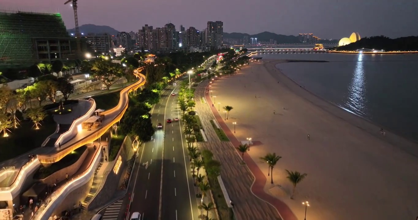 航拍空中鸟瞰傍晚海边城市市民游客休闲度假旅游打卡城市阳台视频素材