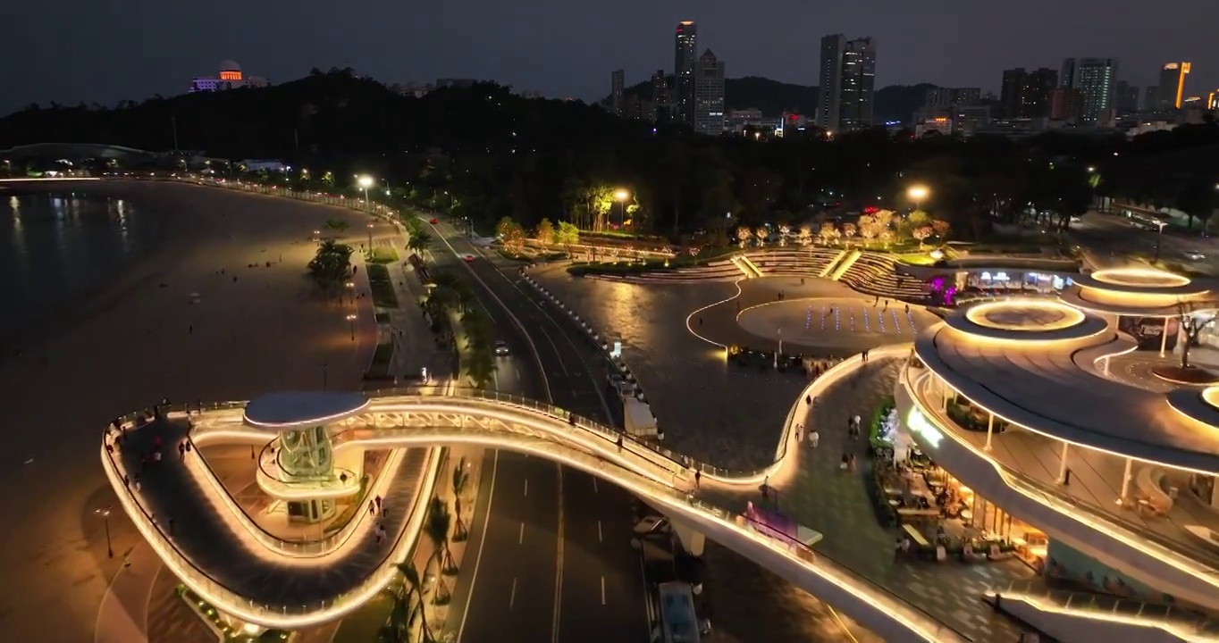 航拍空中鸟瞰傍晚海边城市市民游客休闲度假旅游打卡城市阳台视频素材