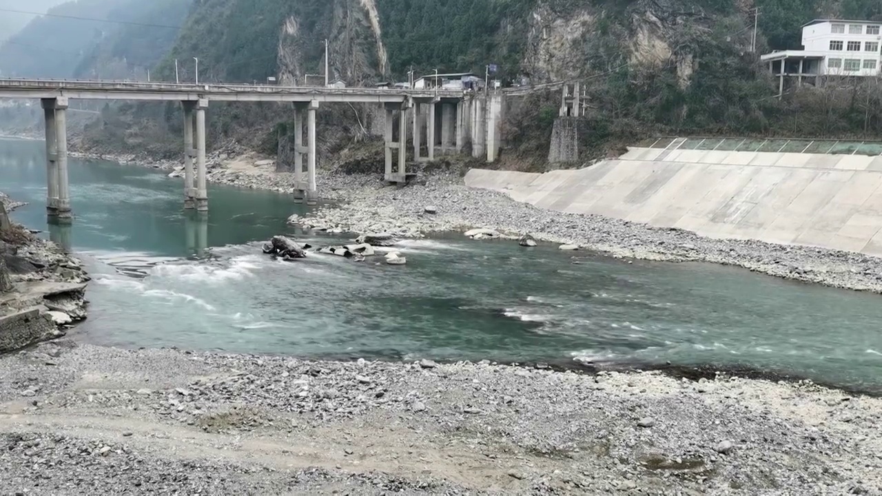 冬天嘉陵江的水，四川省广元市朝天区大滩段视频素材