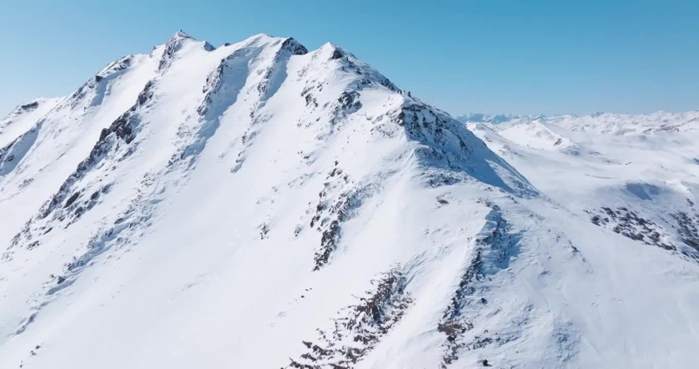 航拍夹金山冬季雪山风景冰天雪地视频素材