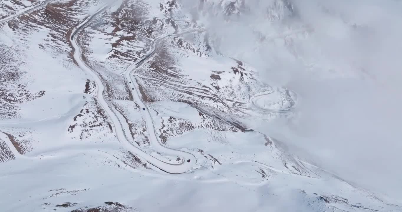 航拍夹金山冬季雪山风景冰天雪地视频素材