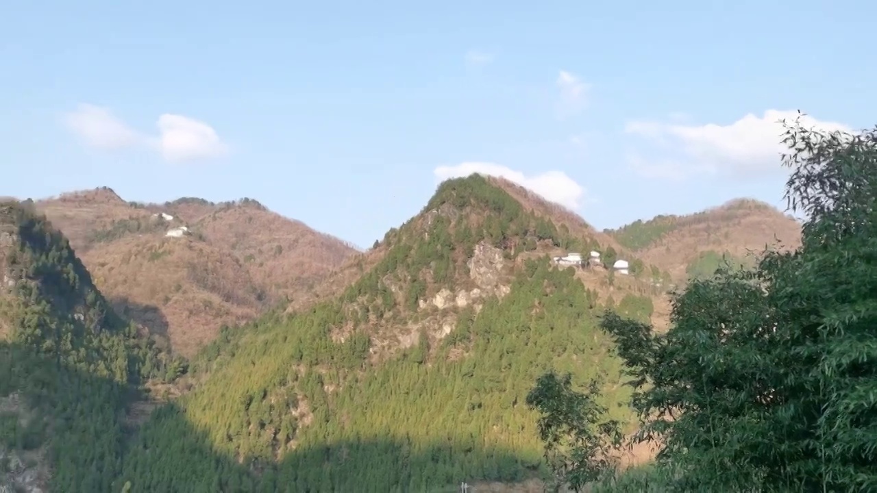 冬天广元市朝天区大滩镇的山区山村风光视频素材