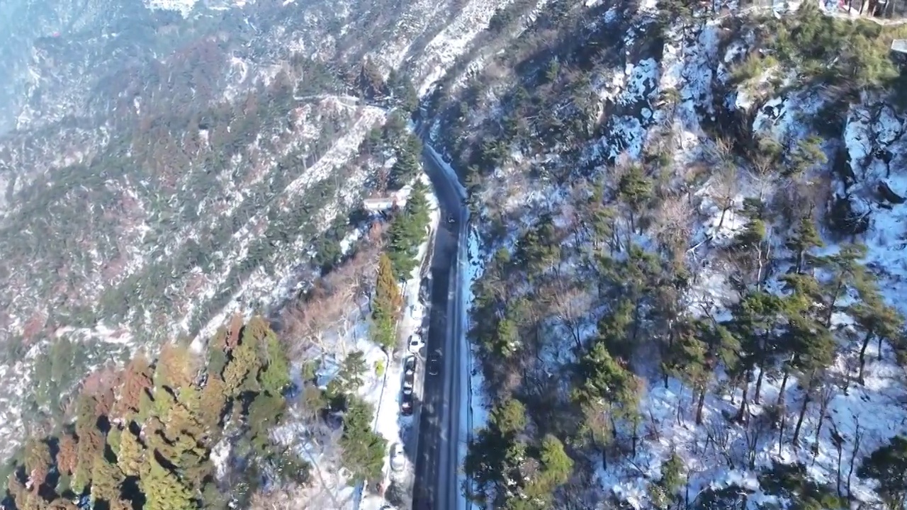 航拍冬天江西庐山牯岭镇街景雪景视频素材