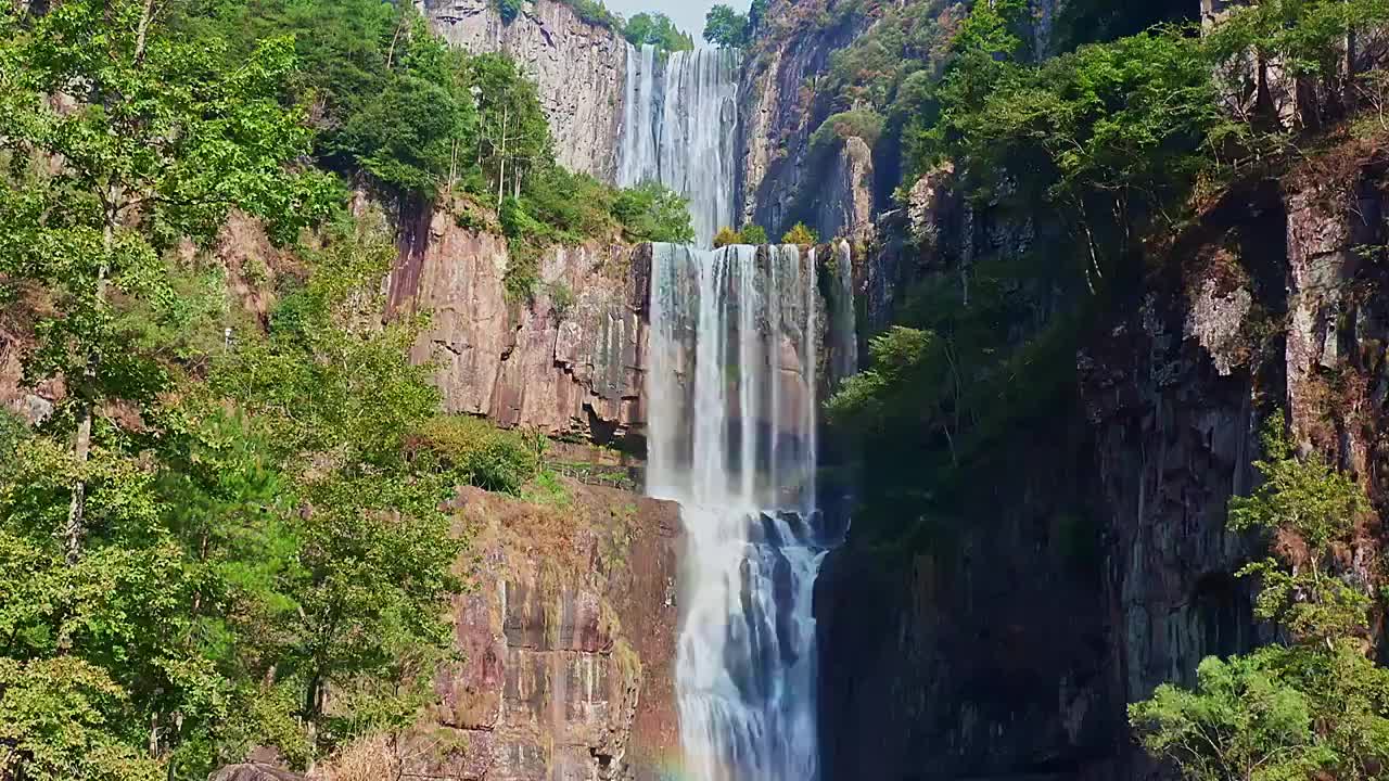 航拍浙江温州文成刘伯温故里百丈漈大瀑布视频素材