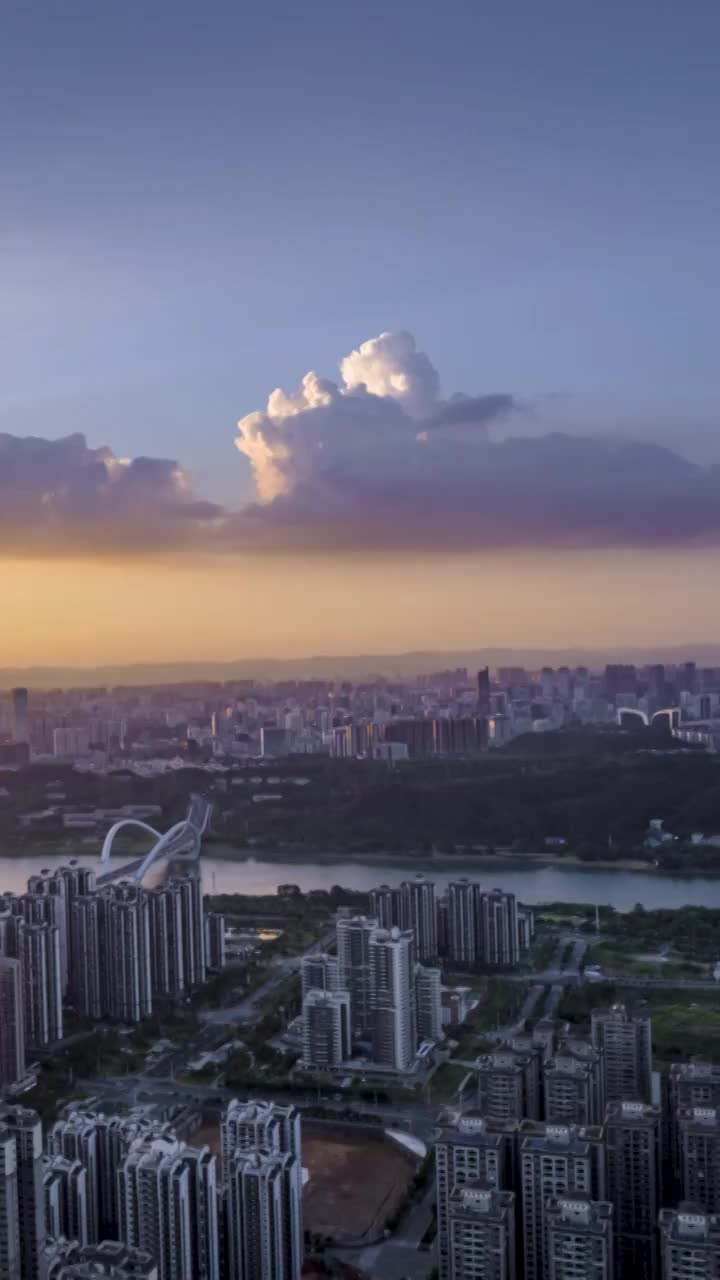 高清竖屏延时航拍南宁市区晚霞风景视频素材