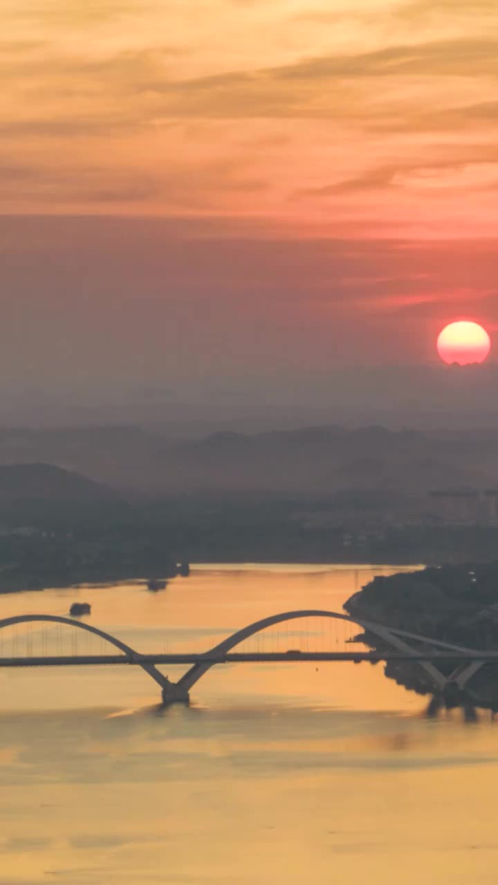 高清竖屏延时航拍南宁地标建筑日落剪影视频素材