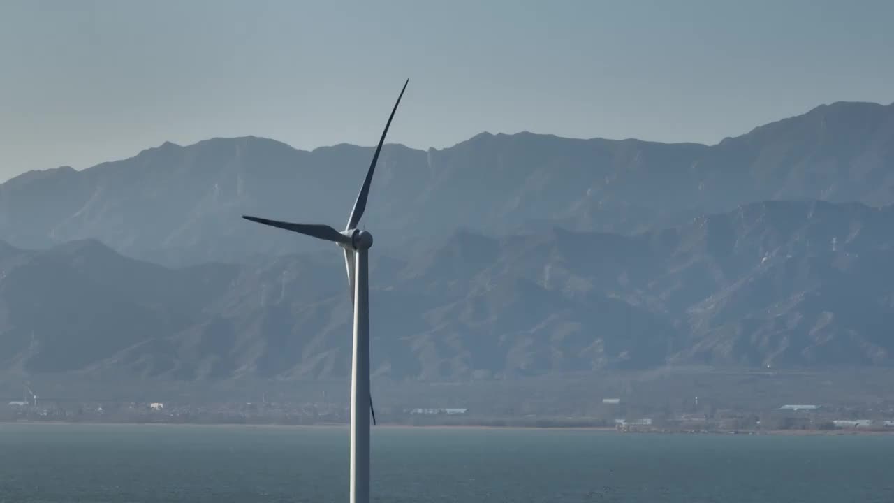 北京延庆区官厅水库风力发电机航拍视频素材