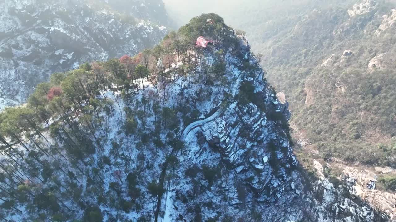 航拍冬天江西5A级景区庐山锦绣谷雪景视频素材