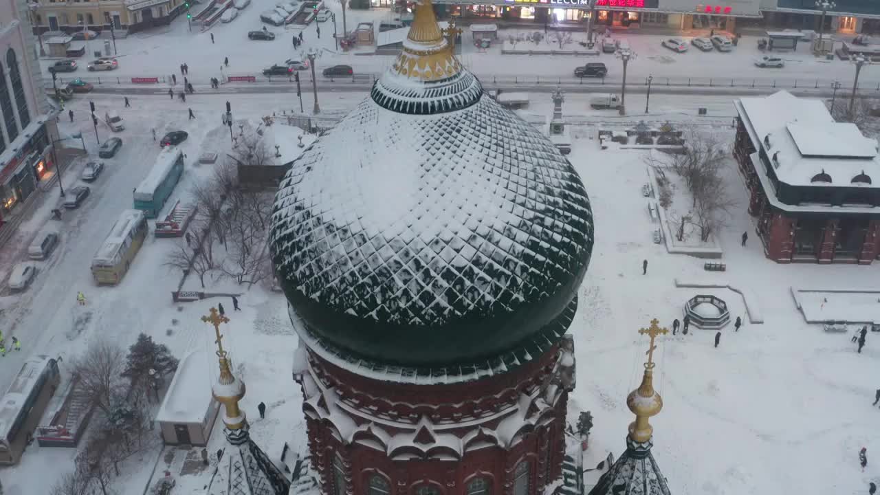 哈尔滨圣索菲亚教堂下雪航拍视频素材