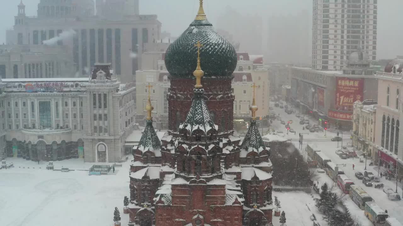 哈尔滨圣索菲亚教堂下雪航拍视频素材