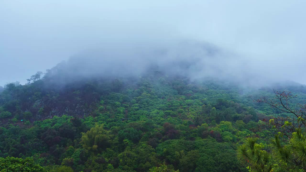 山峰云雾缭绕从化风云岭视频素材