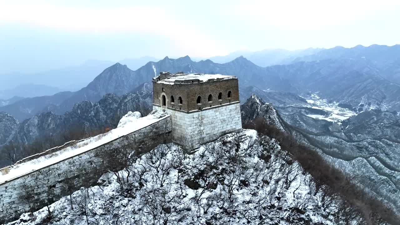 航拍冬季北京箭扣长城雪景视频素材