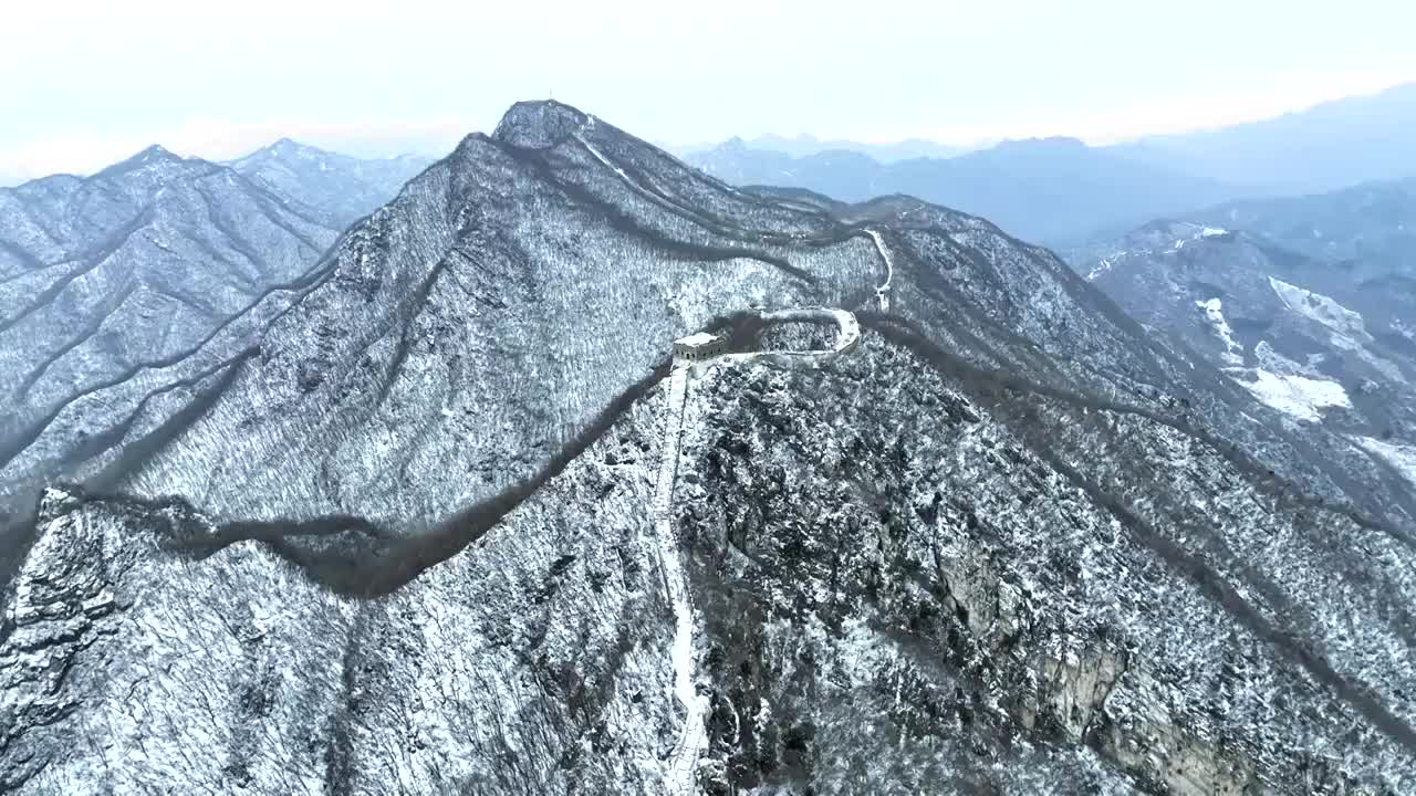 航拍冬季北京箭扣长城雪景视频素材