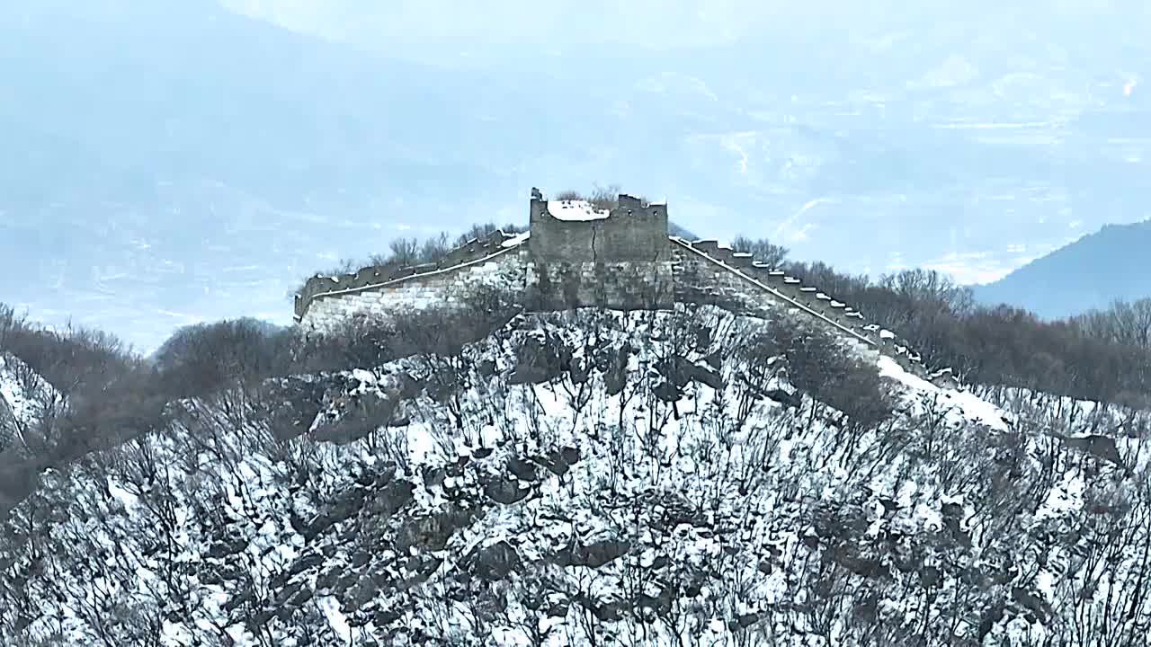 航拍冬季北京箭扣长城雪景视频素材