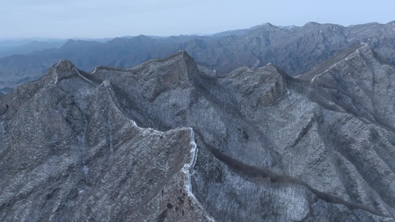 航拍冬季北京箭扣长城雪景视频素材