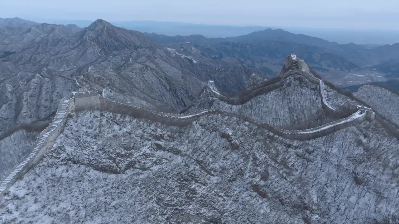 航拍冬季北京箭扣长城雪景视频素材