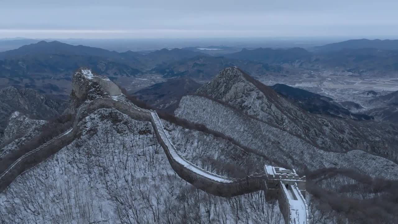 航拍冬季北京箭扣长城雪景视频素材