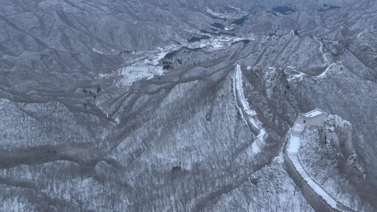 航拍冬季北京箭扣长城雪景视频素材