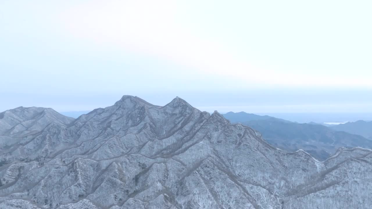 航拍冬季北京箭扣长城雪景视频素材